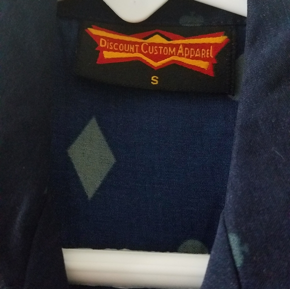 NEW Awesome button down kids top. Las Vegas themed - Picture 3 of 8